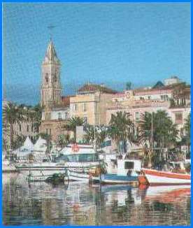 Le port de Sanary-sur-Mer, à 100 mètres de l'hôtel