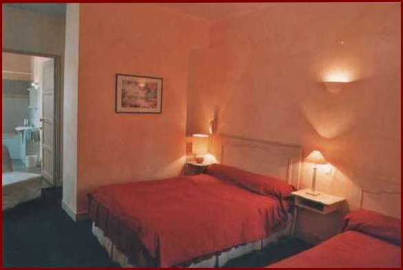 Chambre spacieuse avec bain et wc