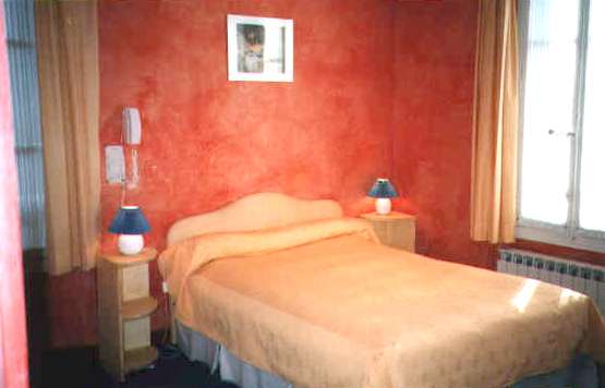 Autre chambre spacieuse de l'hôtel